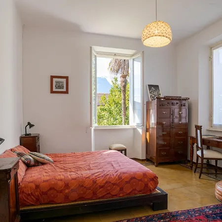Guesthost - Historic With Garden & Lakeview Apartment Gravedona