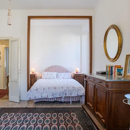 Apartment Guesthost - Historic With Garden & Lakeview Gravedona